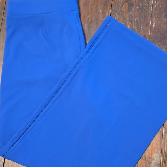 Elegant Women's Wide Leg Pants in Royal Blue - Picture 3 of 6